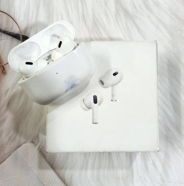 Pre -Owned Indian Apple AirPods Pro 2 (USB-C) White Hover